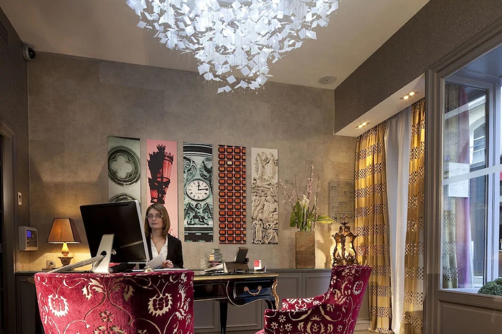 Hotel Le Petit Paris 49/63