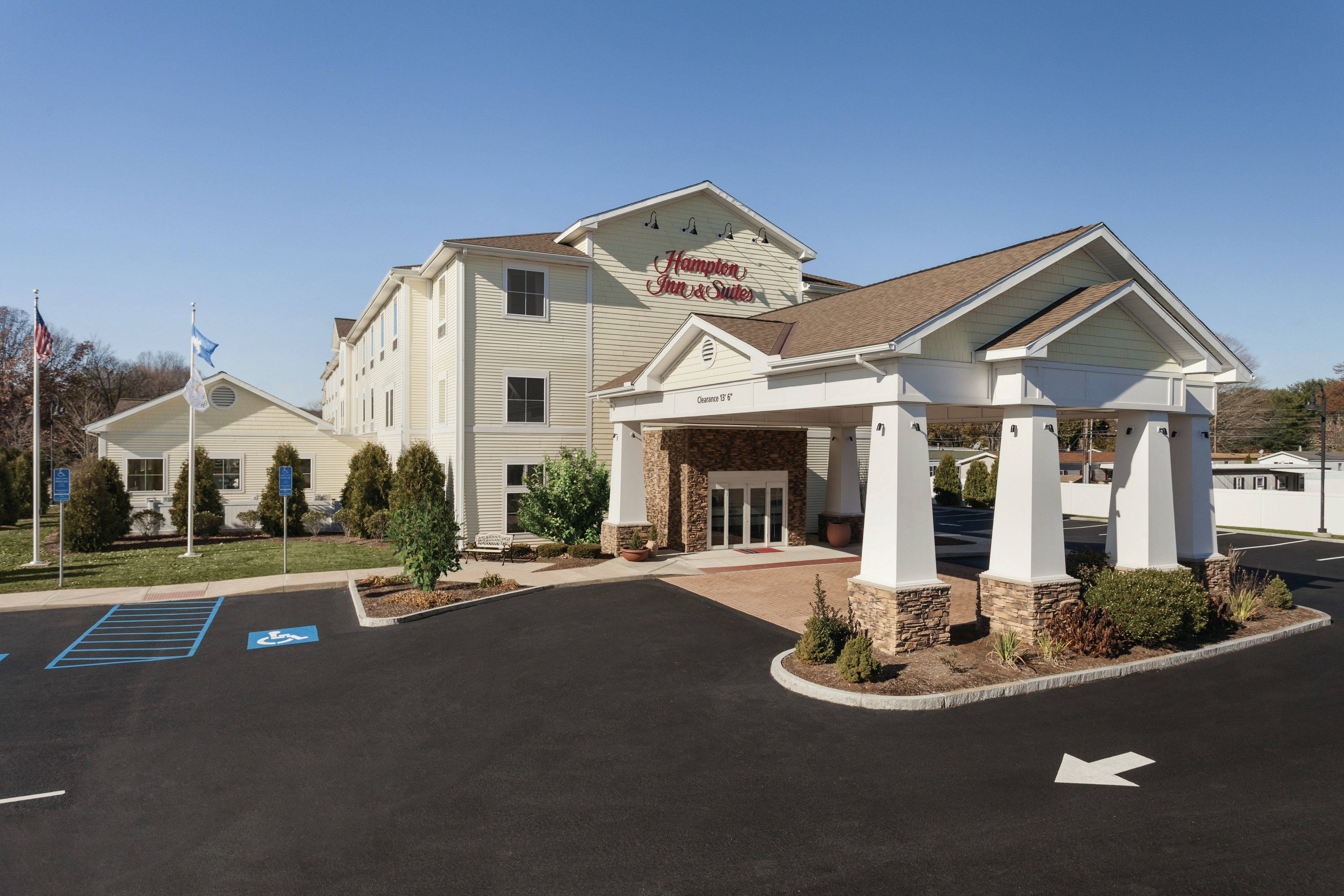 Hampton Inn and Suites Mystic 55/56