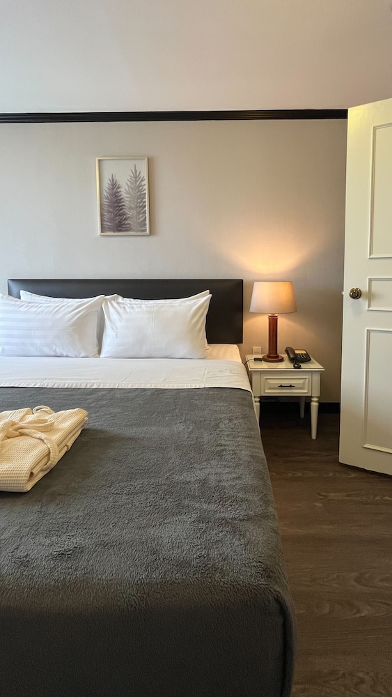 Yellow Ribbon Hills Boutique Suites 15/67