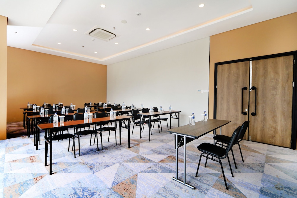 Hotel FortunaGrande Jember 48/61