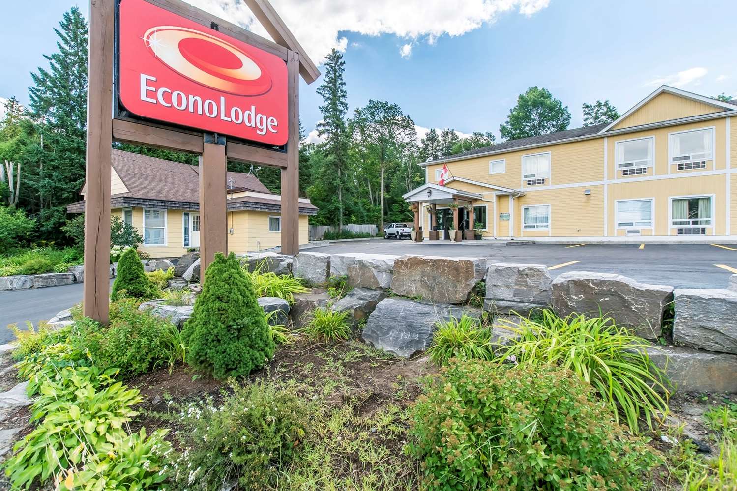 Econo Lodge Huntsville ON 20/20