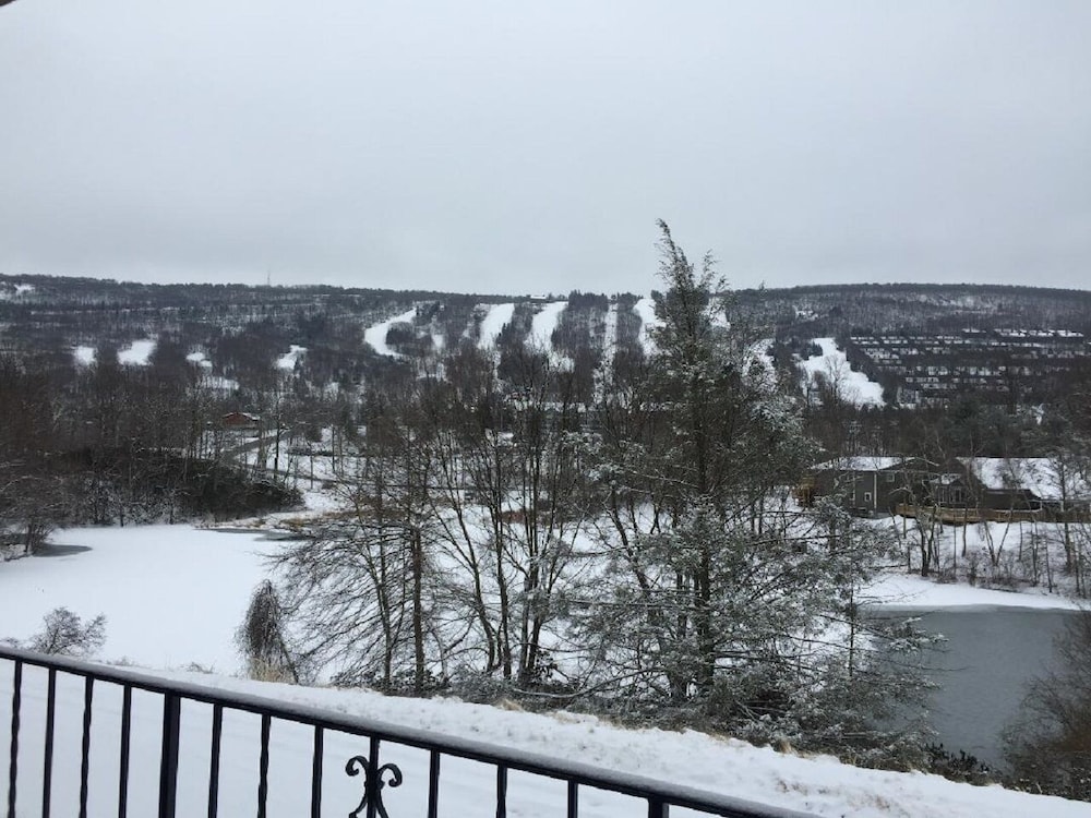 Chateau Resort & Conference Center 66/73