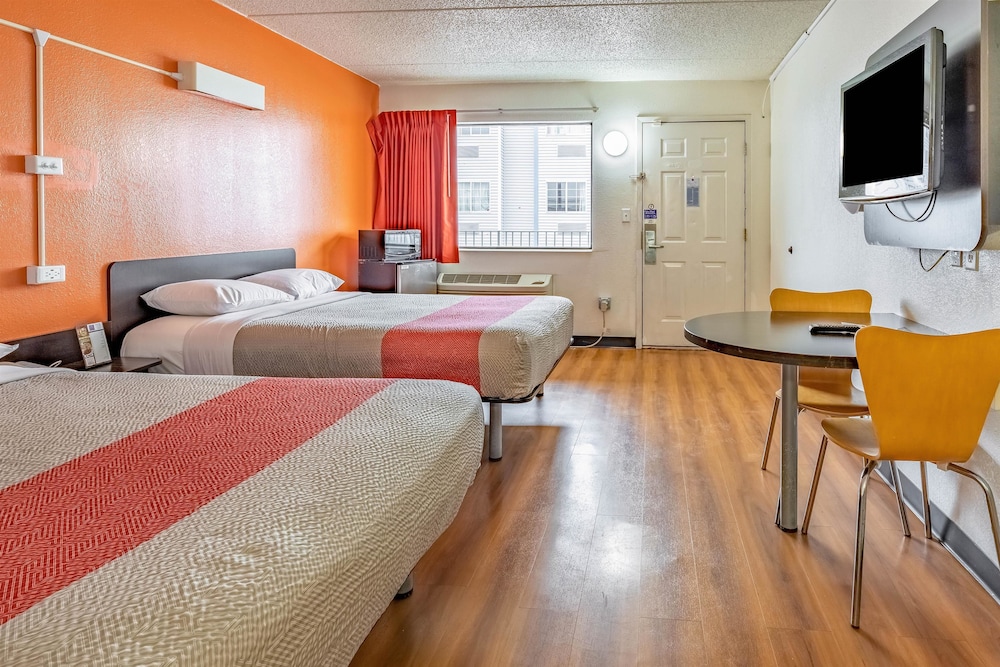 Motel6 Joliet, IL - I-80 17/58