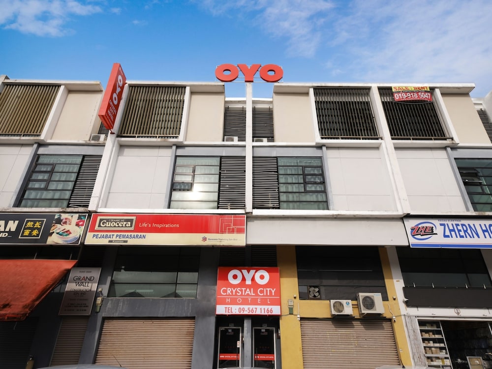 OYO 443 Crystal City Hotel 1/18
