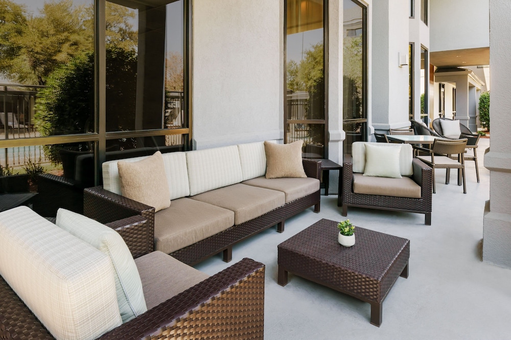 Courtyard Dallas Lewisville 27/45