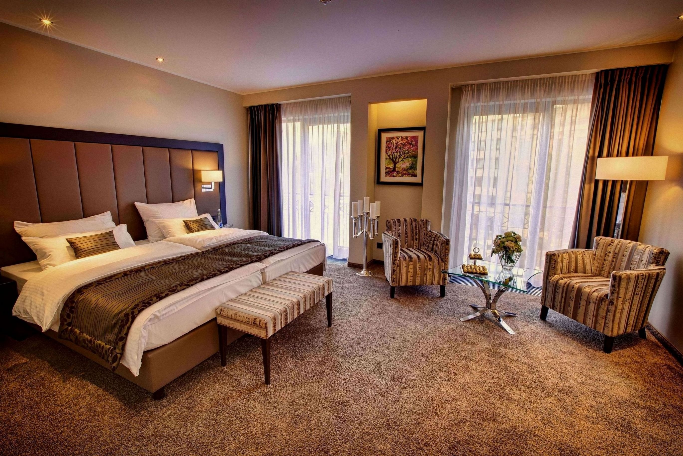 Hotel Favor 4/13