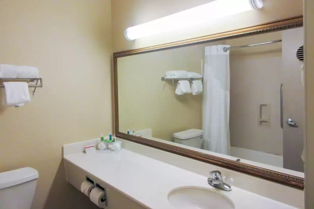 Comfort Inn & Suites Middletown - Franklin 32/33