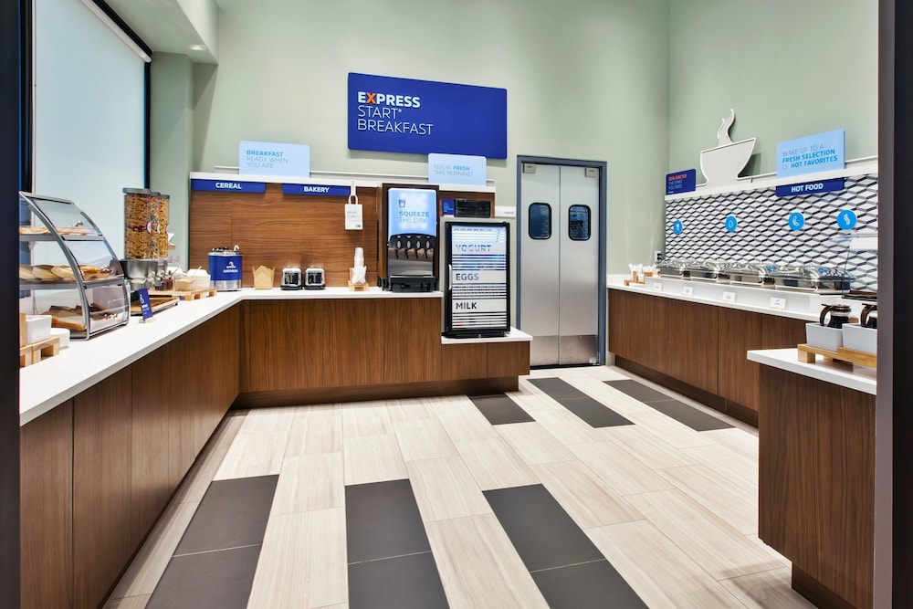 Holiday Inn Express NYC Brooklyn - Sunset Park 44/52