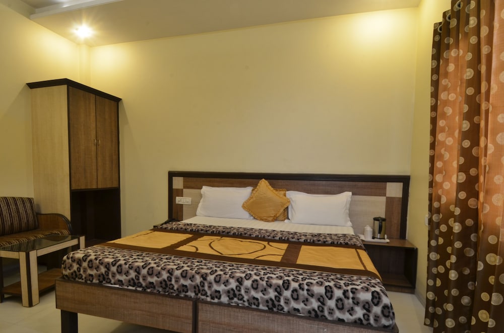 Hotel Sarovar Regency 9/27