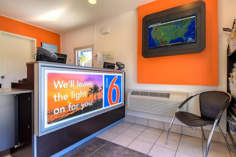 Motel6 San Diego, CA - North photo2