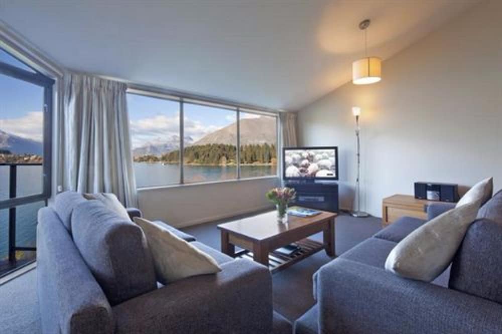 SPINNAKER BAY APARTMENTS 32/68