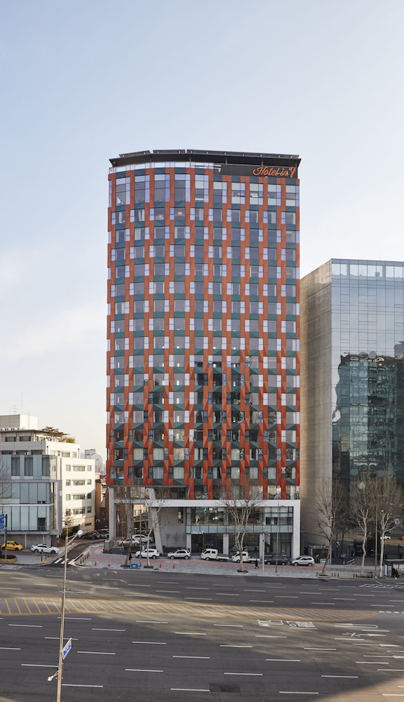 Hotel In 9 6/66