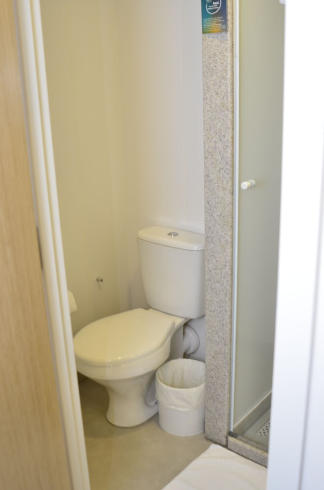 Ibis Budget Curitiba Aeroporto 63/65