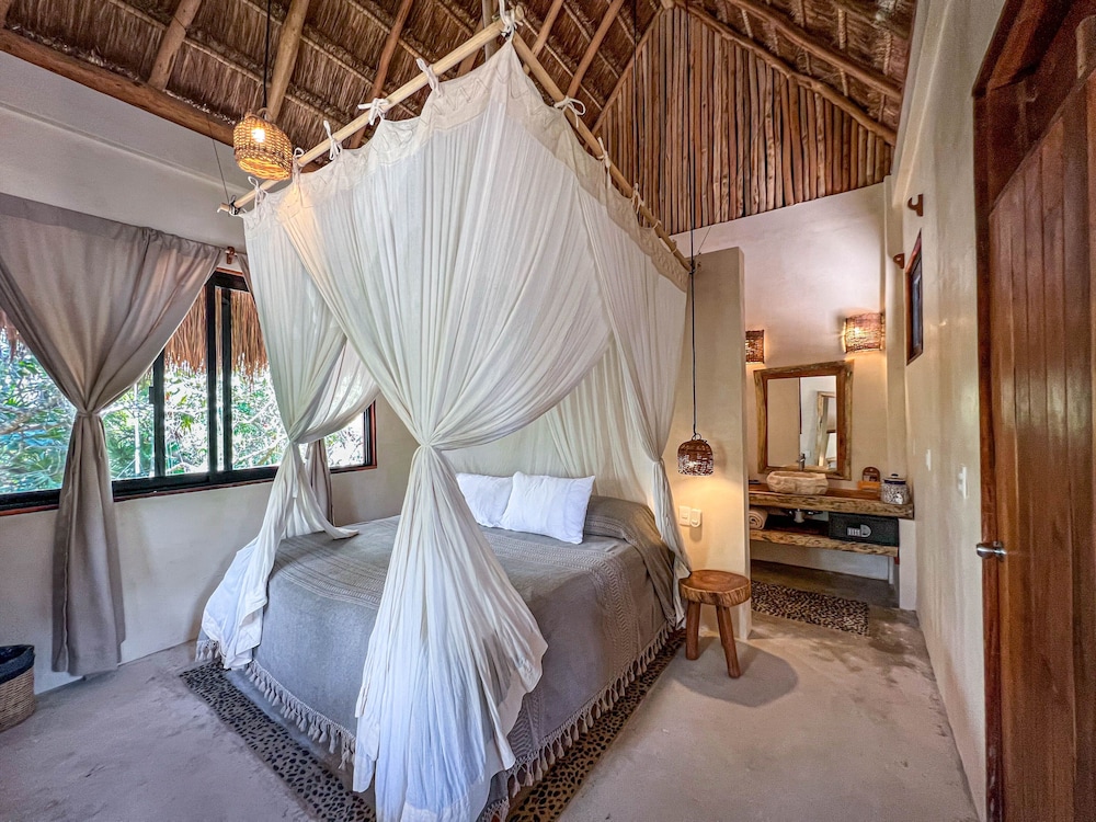 BUNGALOW, KING BED, GARDEN VIEW