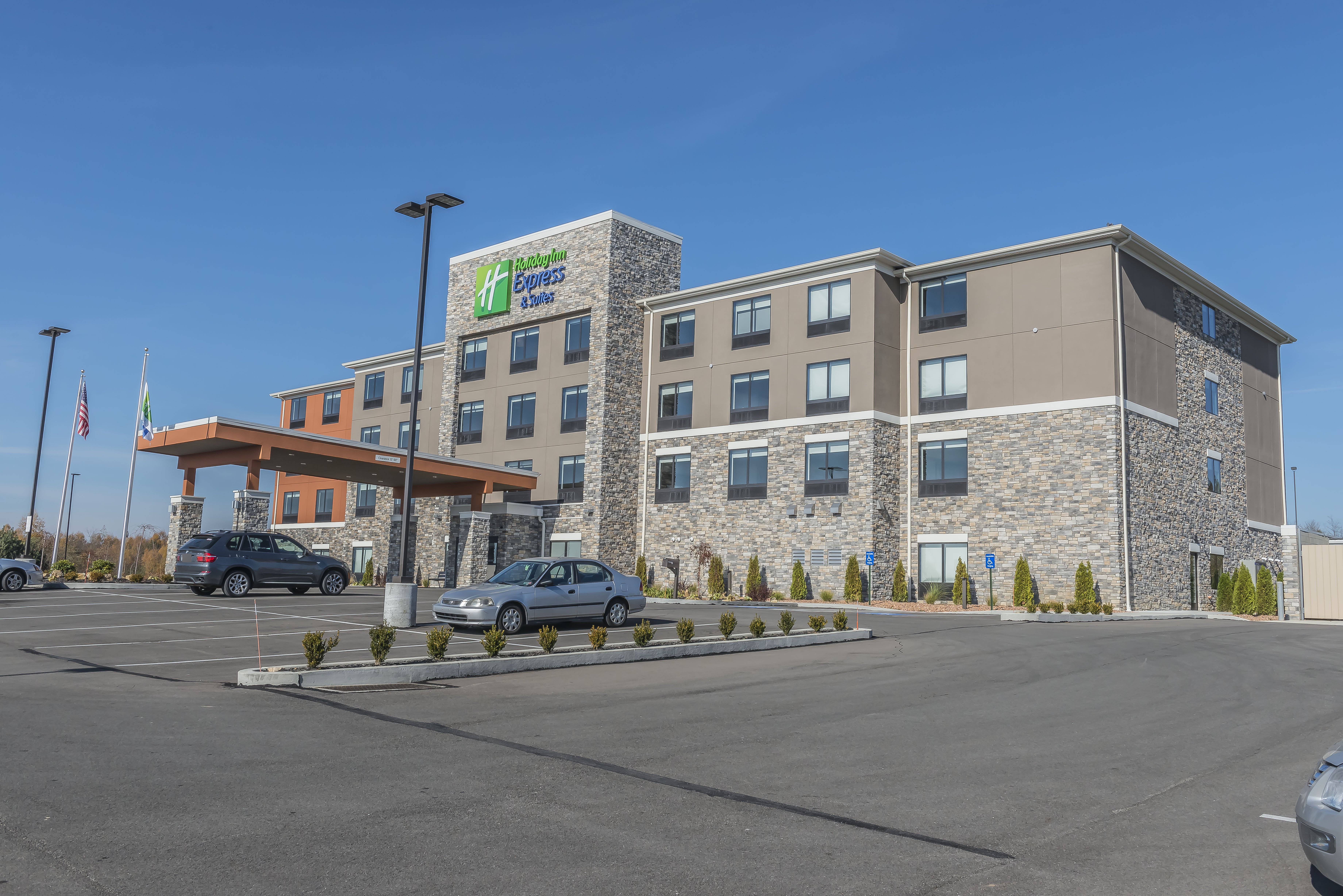 Holiday Inn Express Suites Clarion 21/22