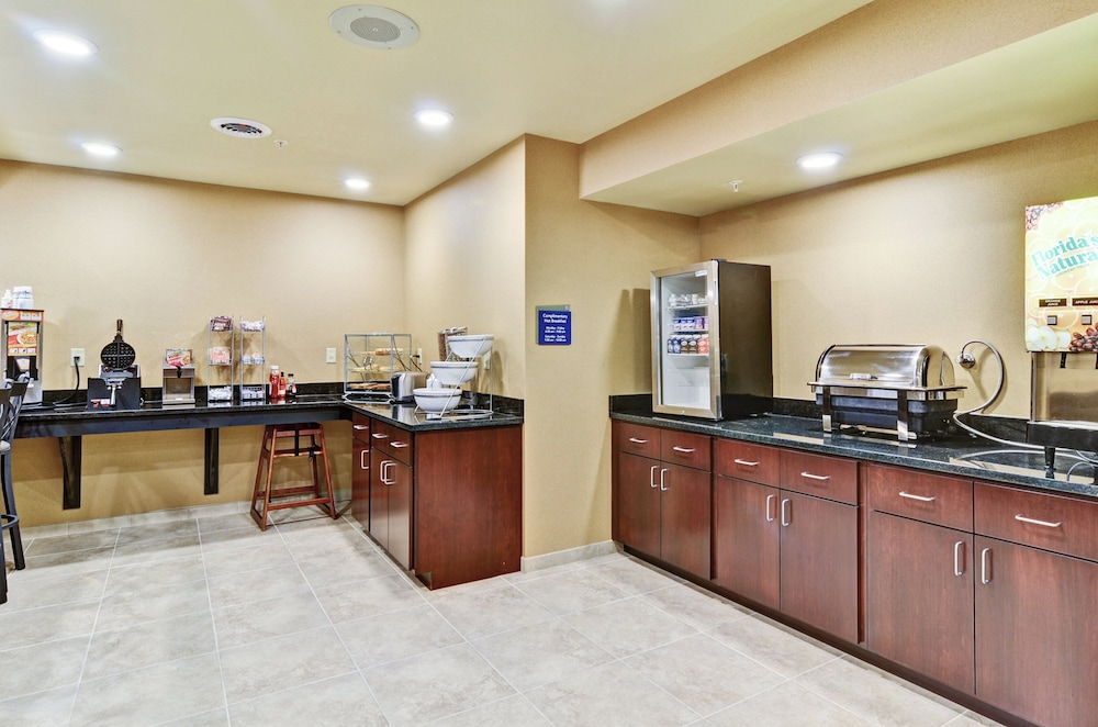 Cobblestone Inn & Suites - Ambridge 36/49