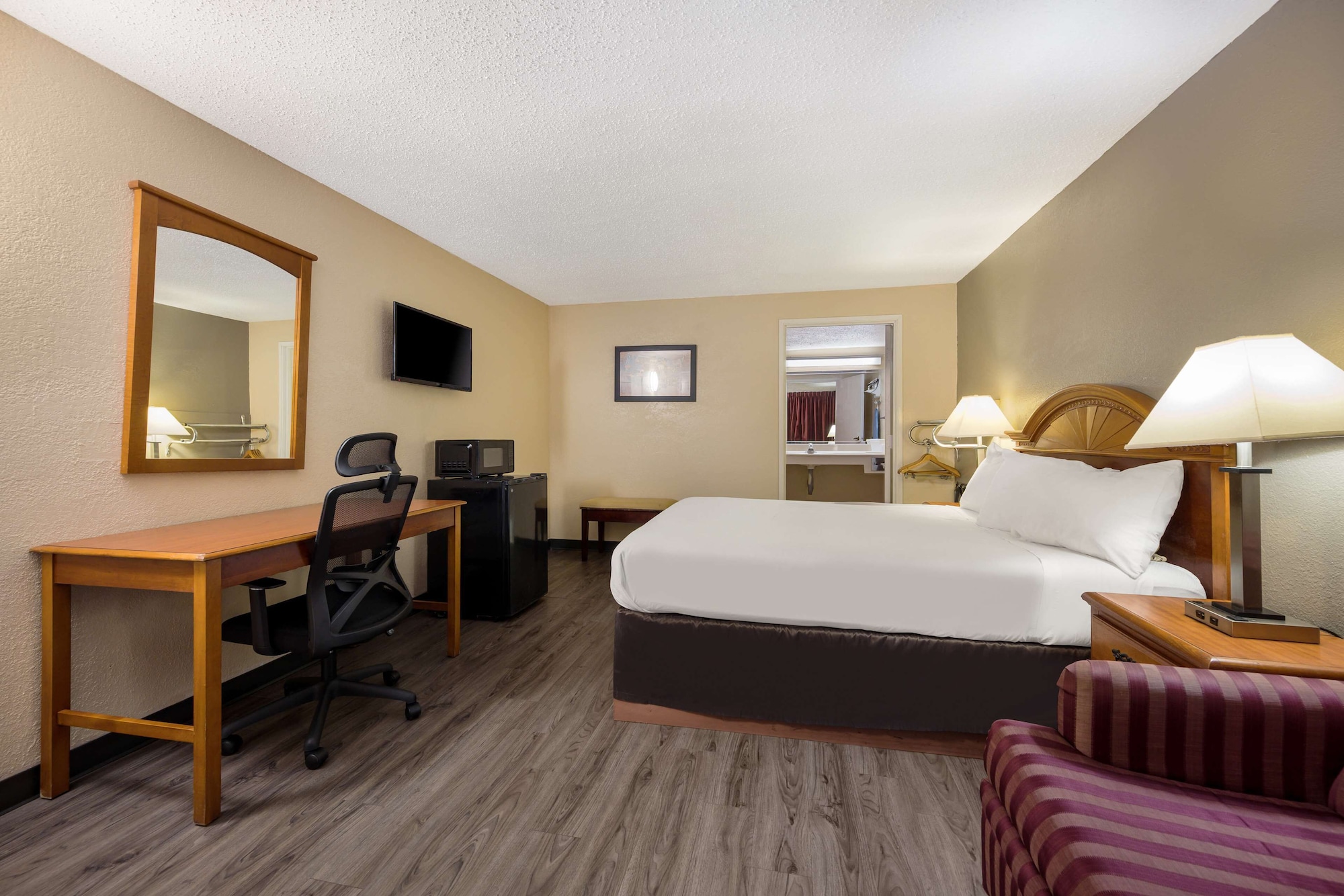 ROOM, QUEEN BED, ACCESSIBLE