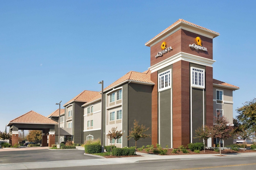 La Quinta Inn & Suites by Wyndham Fresno Northwest 1/44