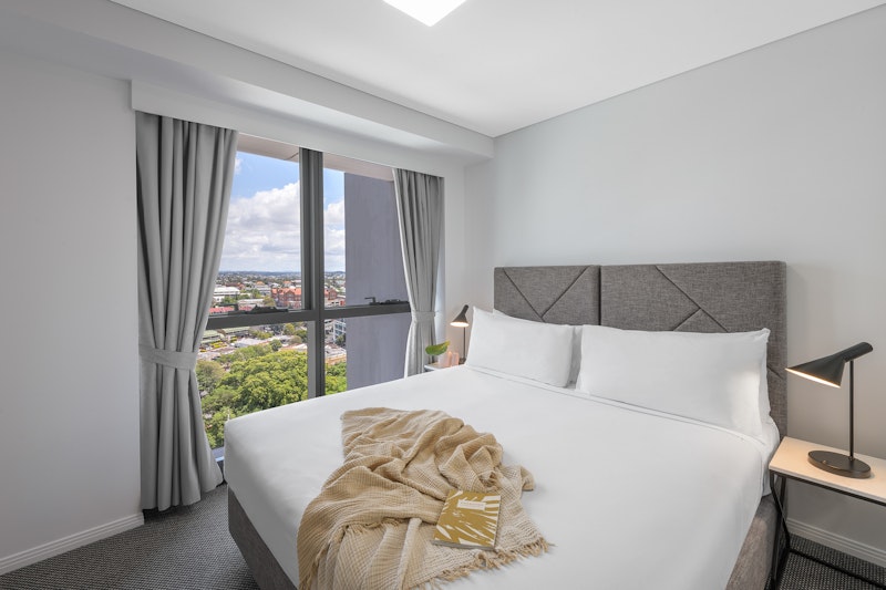 Meriton Suites Adelaide Street 3/17