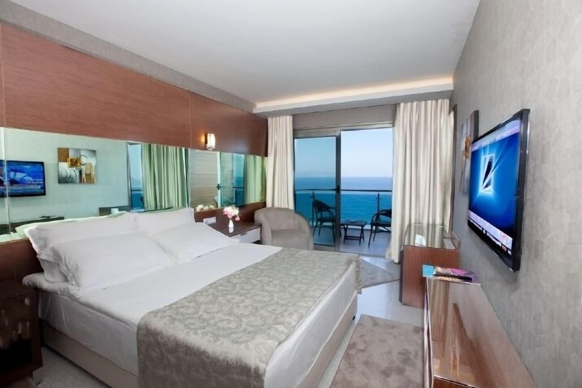 DELUXE, DOUBLE BED