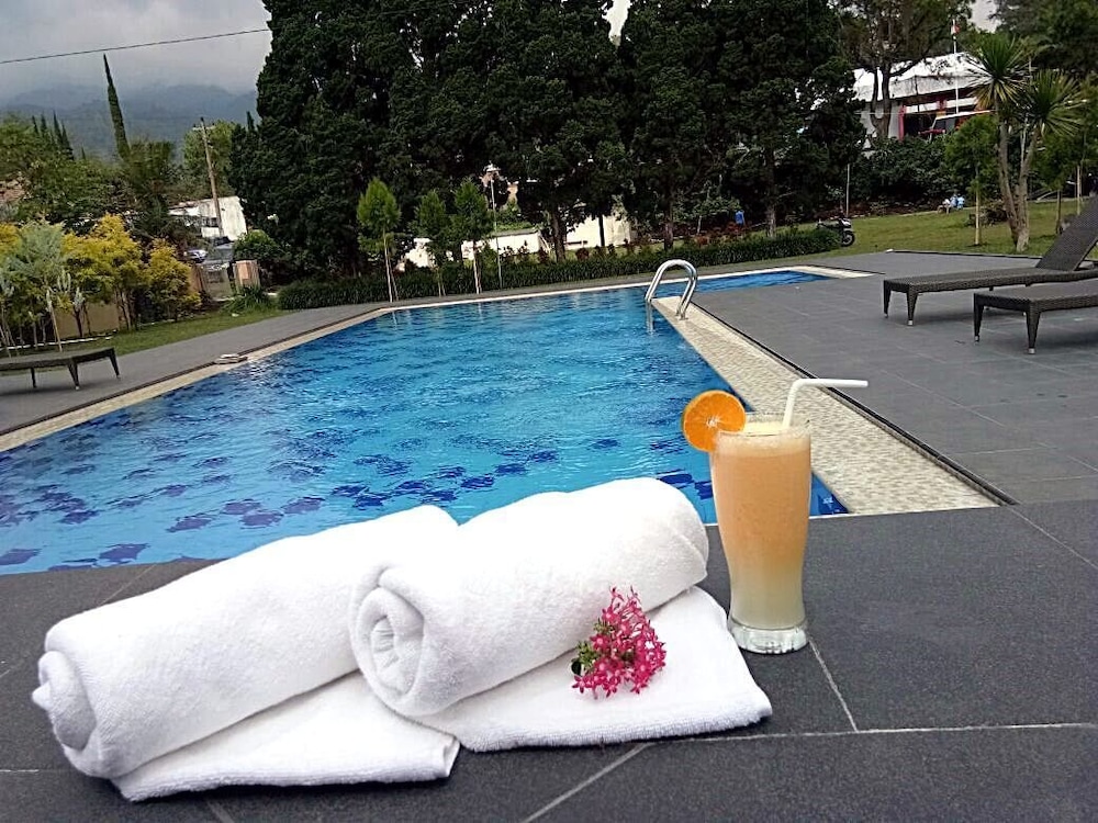 Hotel Indah Palace Tawangmangu 44/48