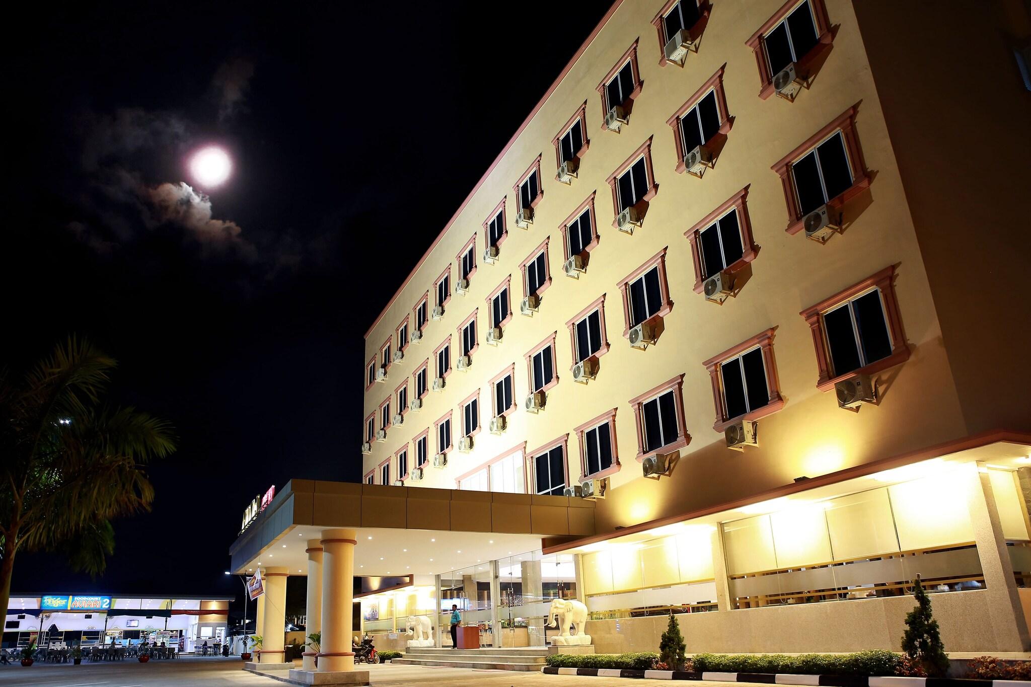 OYO 775 Aviari Hotel 4/50