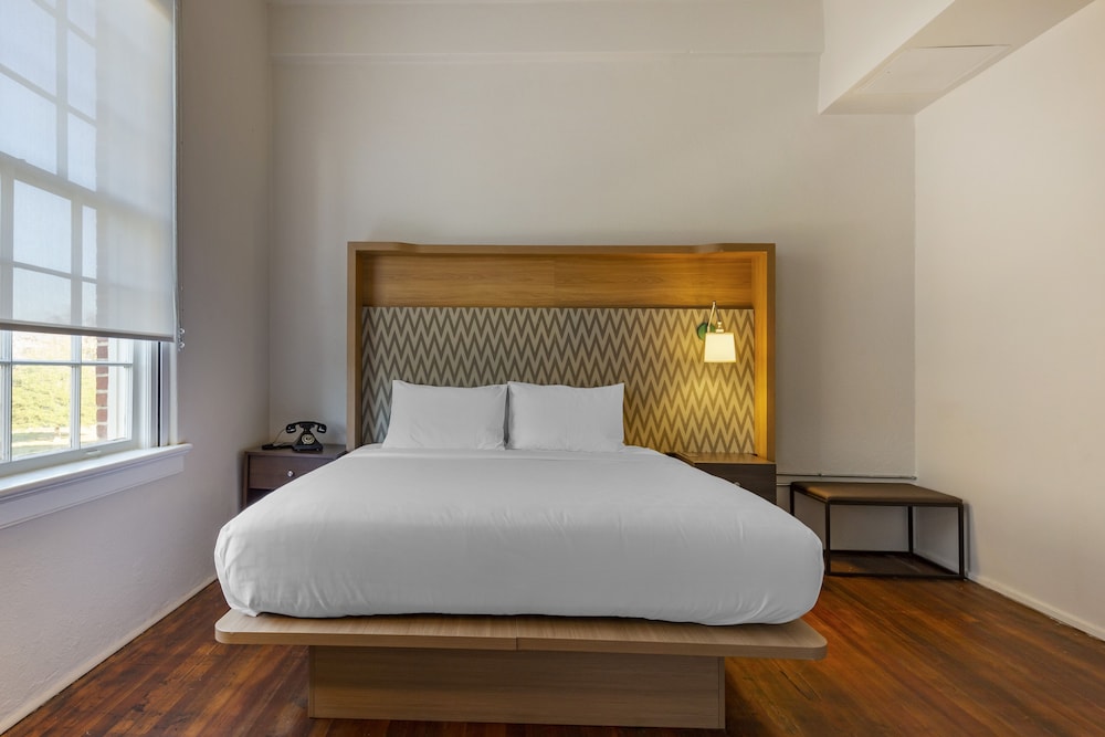 The Inn at Blackstone 6/50
