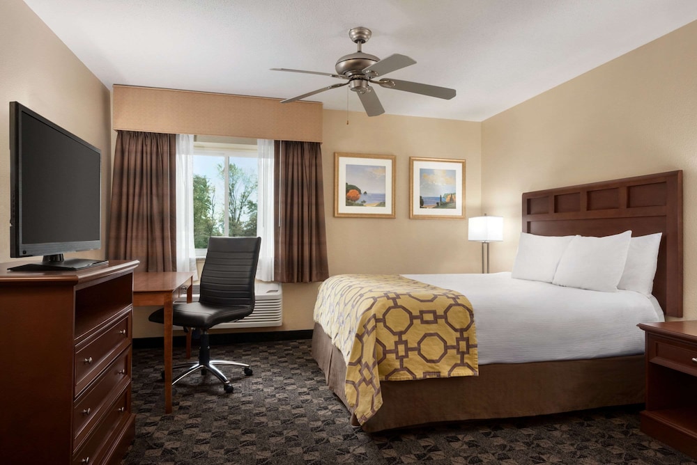 Baymont by Wyndham Mt. Pleasant 22/48