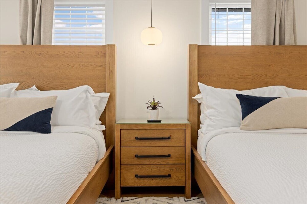 Surrey Beach House 23/50