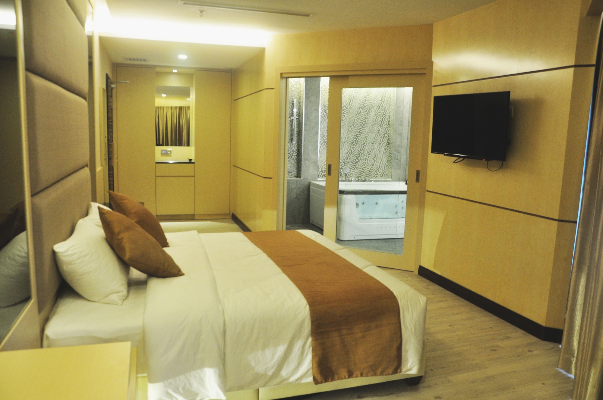 Studio, Suite, King Bed
