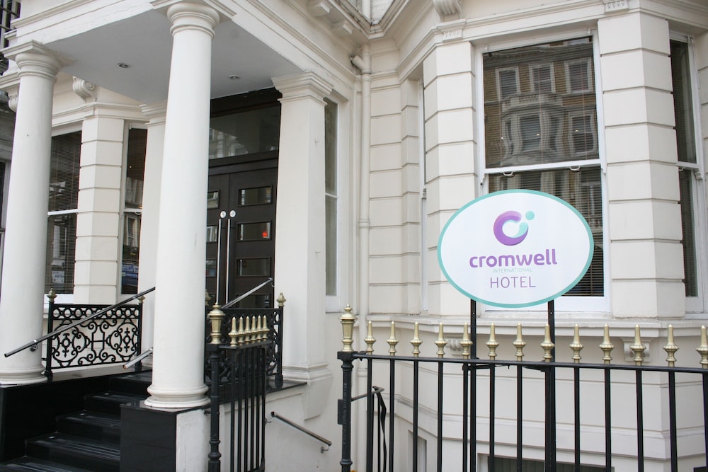 Cromwell International Hotel 2/34