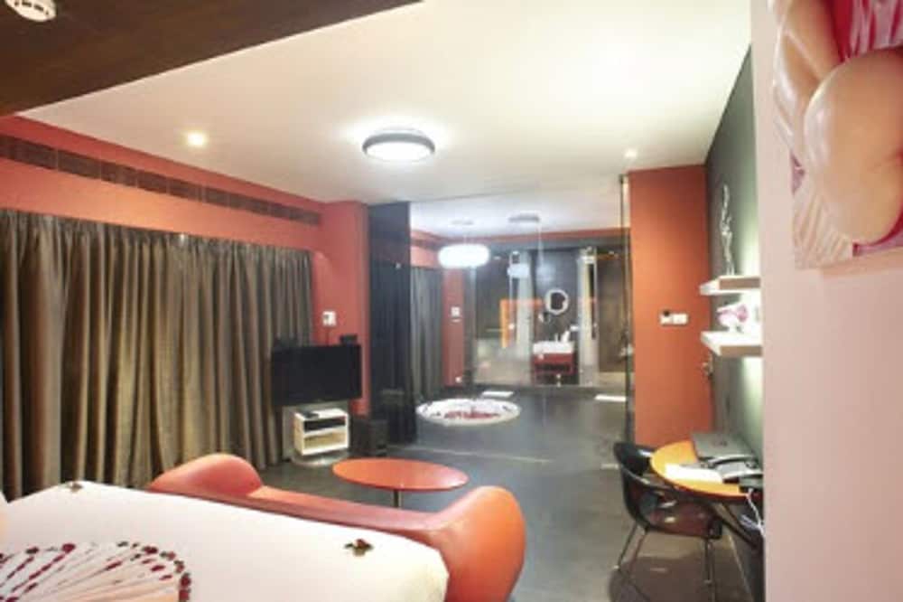 Fahrenheit Hotel 24/50