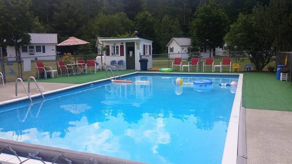 Carroll Motel & Cottages image