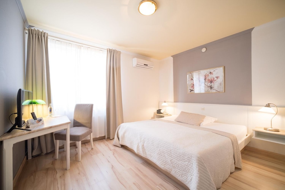 HOTEL TOSKANA 4/30
