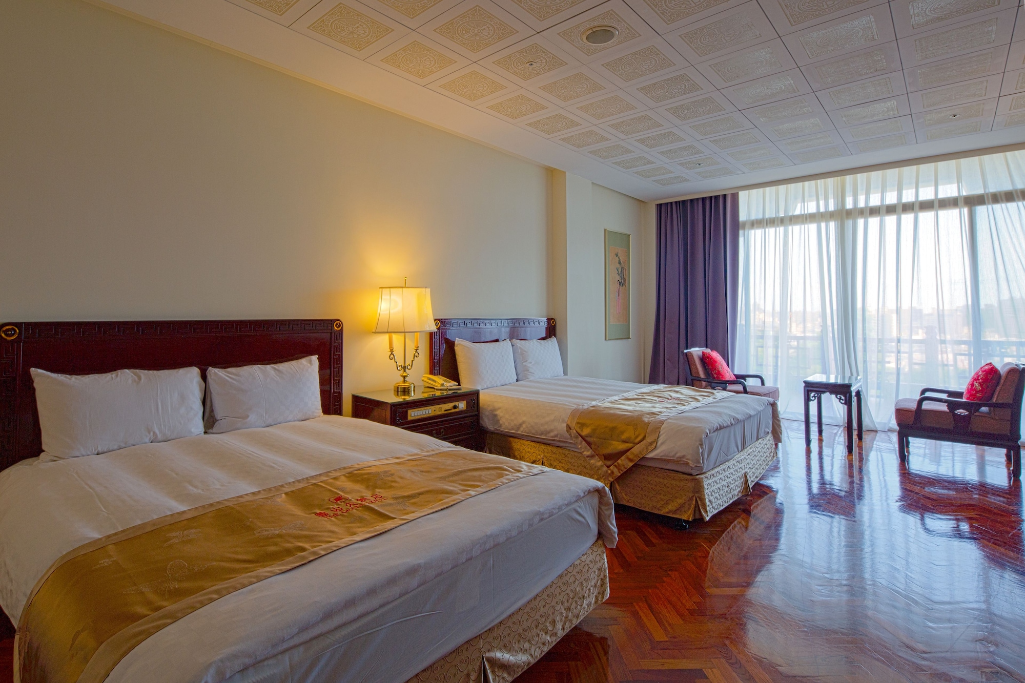 ROOM, CITY VIEW