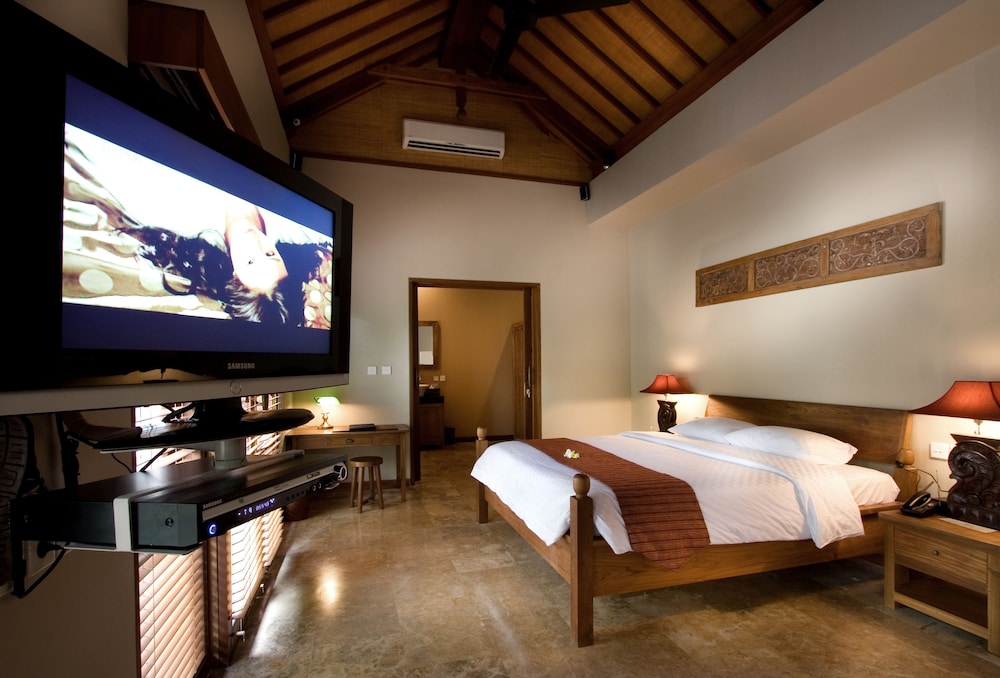 1 BEDROOM, VILLA