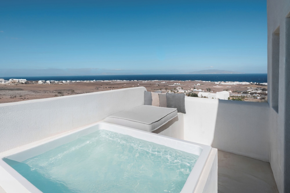 Danae Suites 26/50