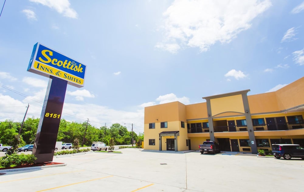 Scottish Inn & Suites 19/26