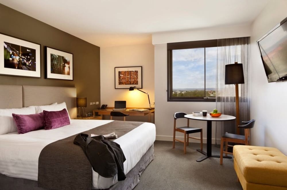 EAST HOTEL 40/60