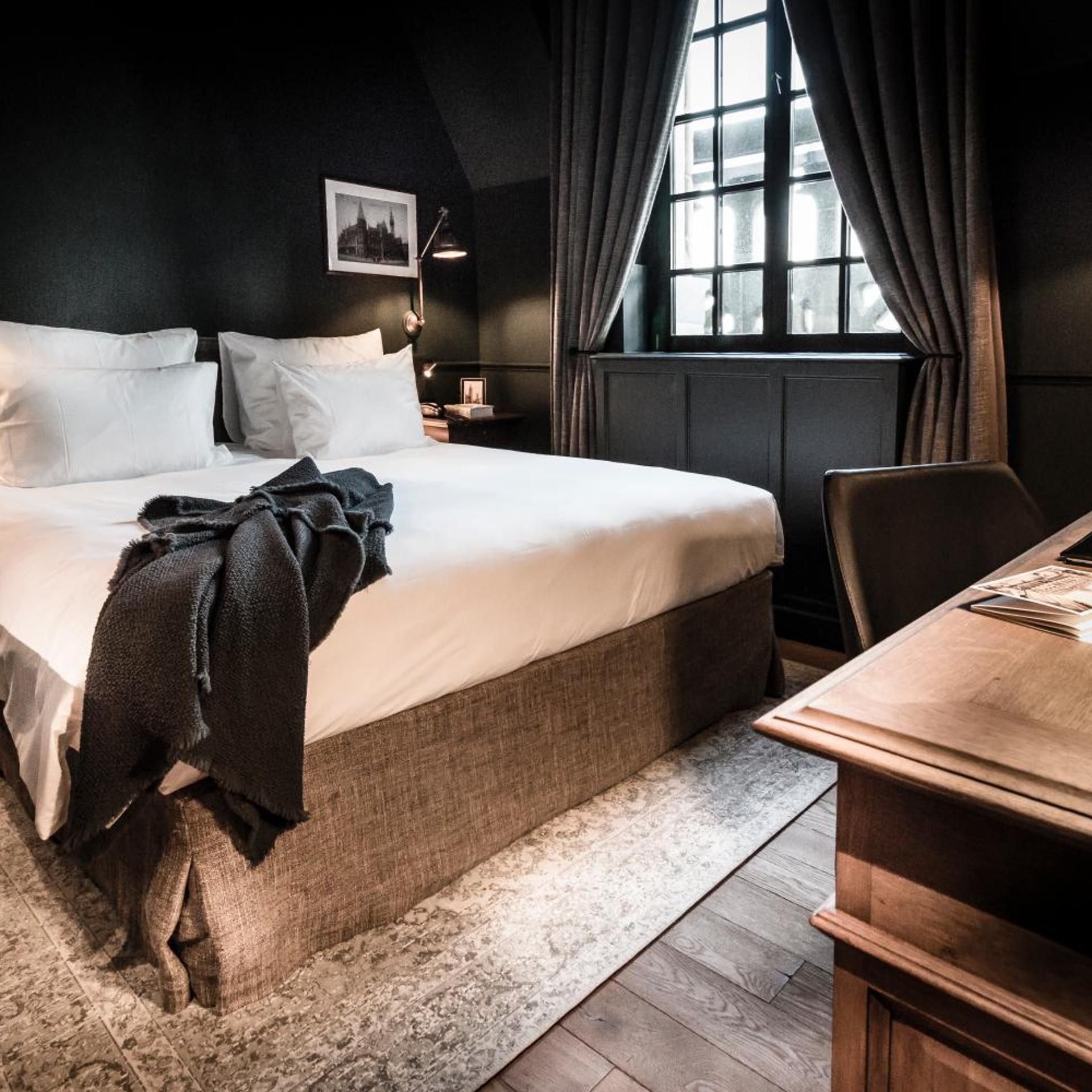 DUPLEX, STANDARD, KING BED