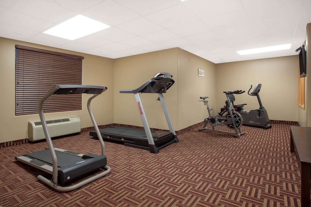 Super 8 by Wyndham Midland 17/29