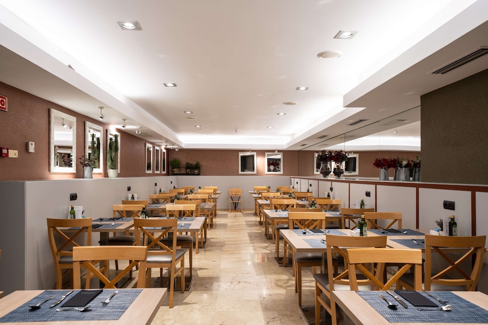 Catalonia Born Hotel 54/62