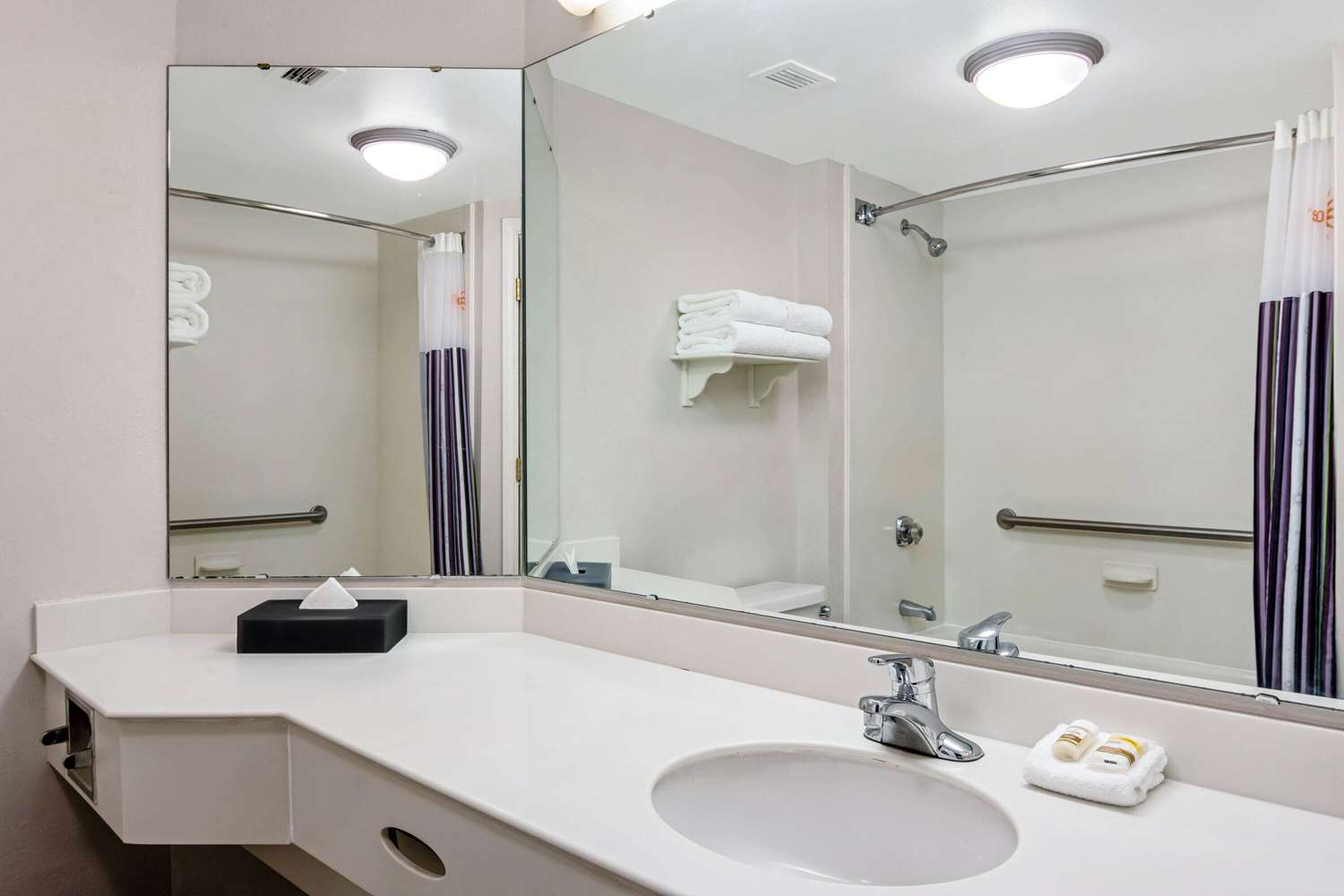 La Quinta Inn Suites Macon 43/45