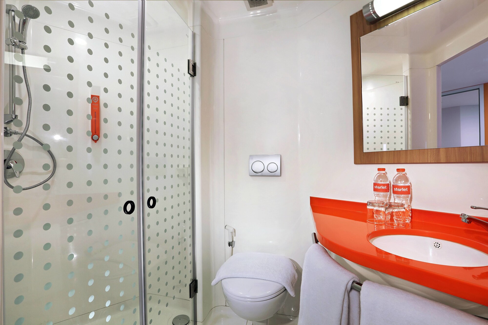 غرفة ديلوكس بسريرين منفصلين، Starlet Hotel Serpong 2/2