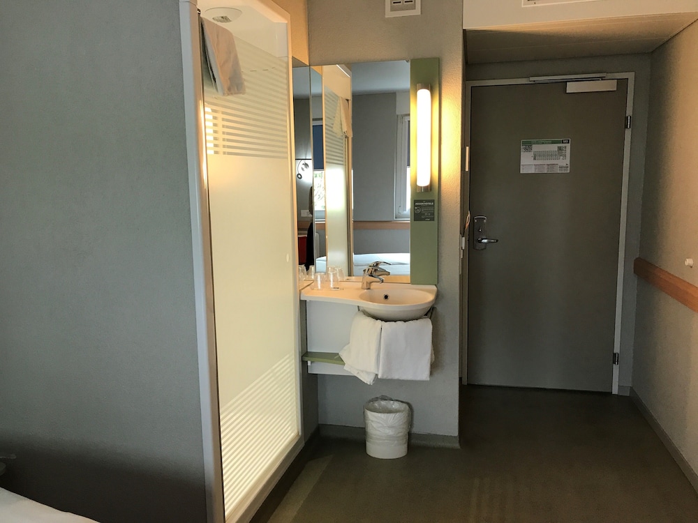Ibis Budget Zurich Airport 23/69