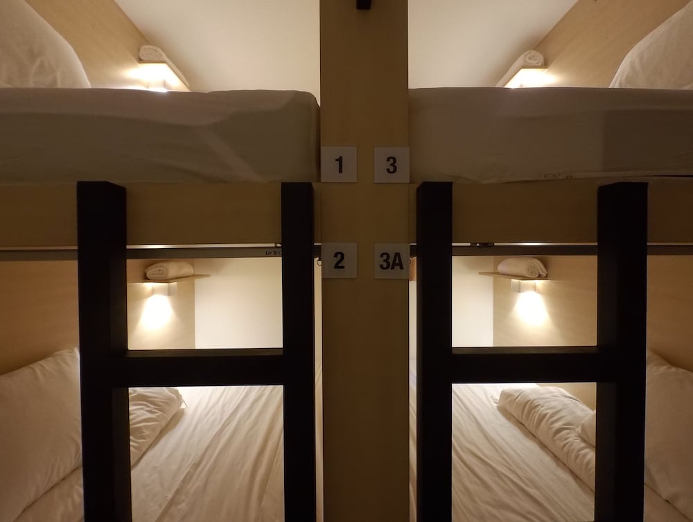 Signel Hostel 34/48