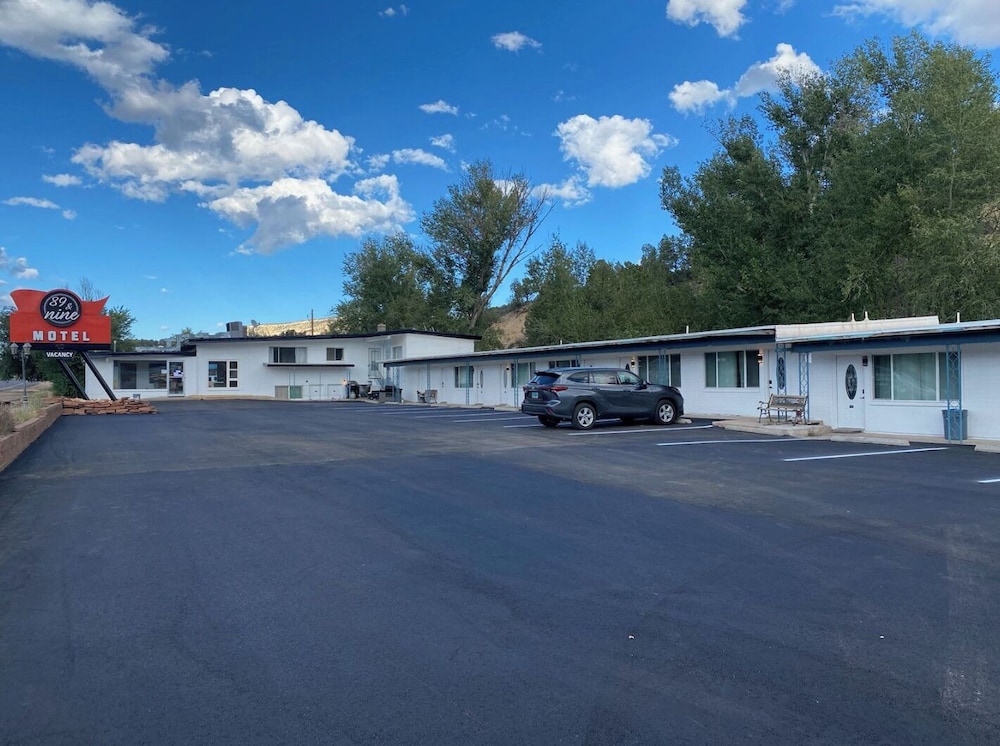 89 & Nine Motel 11/14