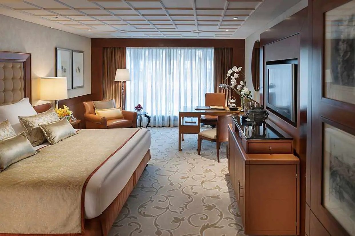 CLUB, SUPERIOR, KING BED