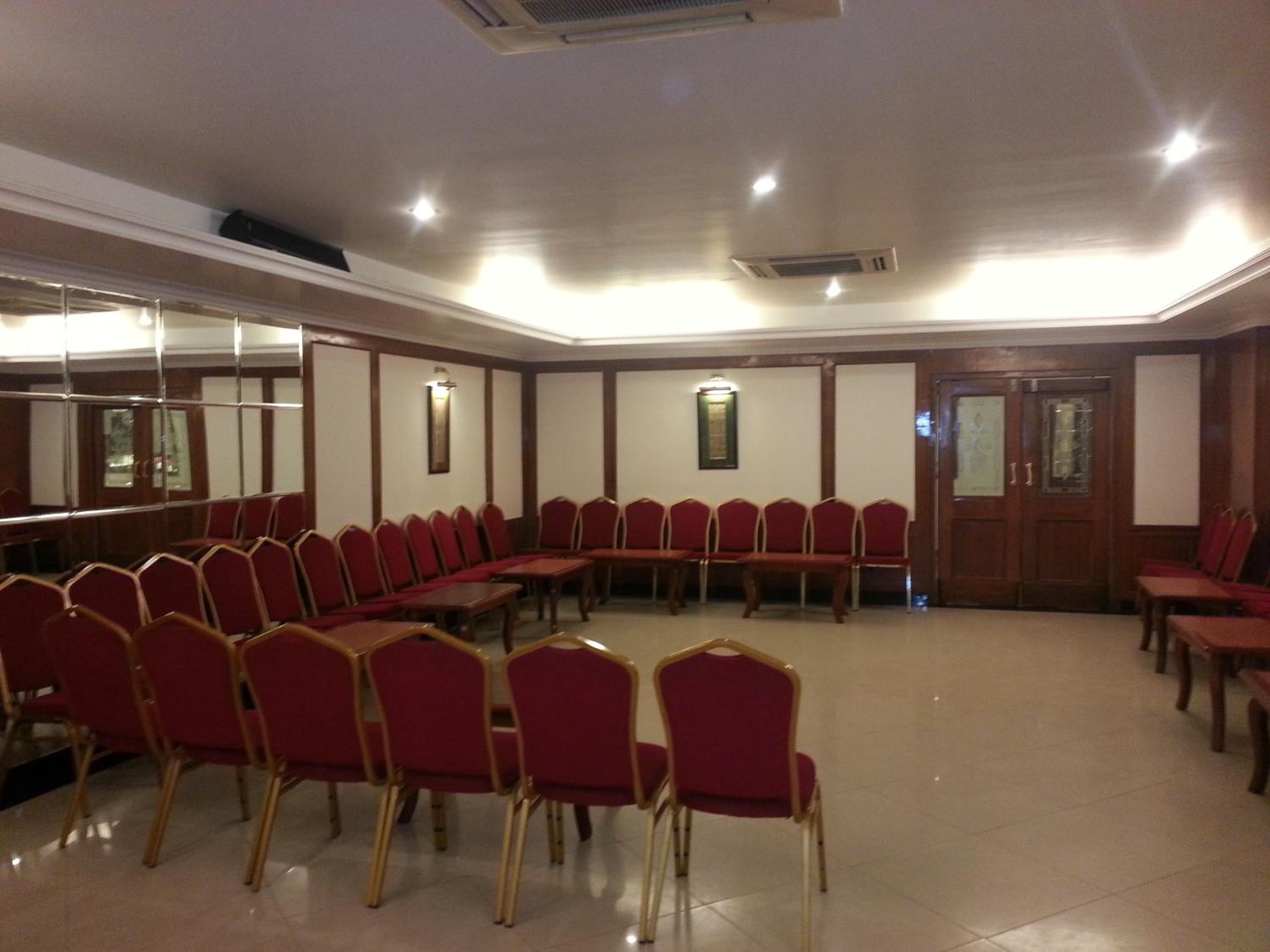 Hotel Sarthak 24/36