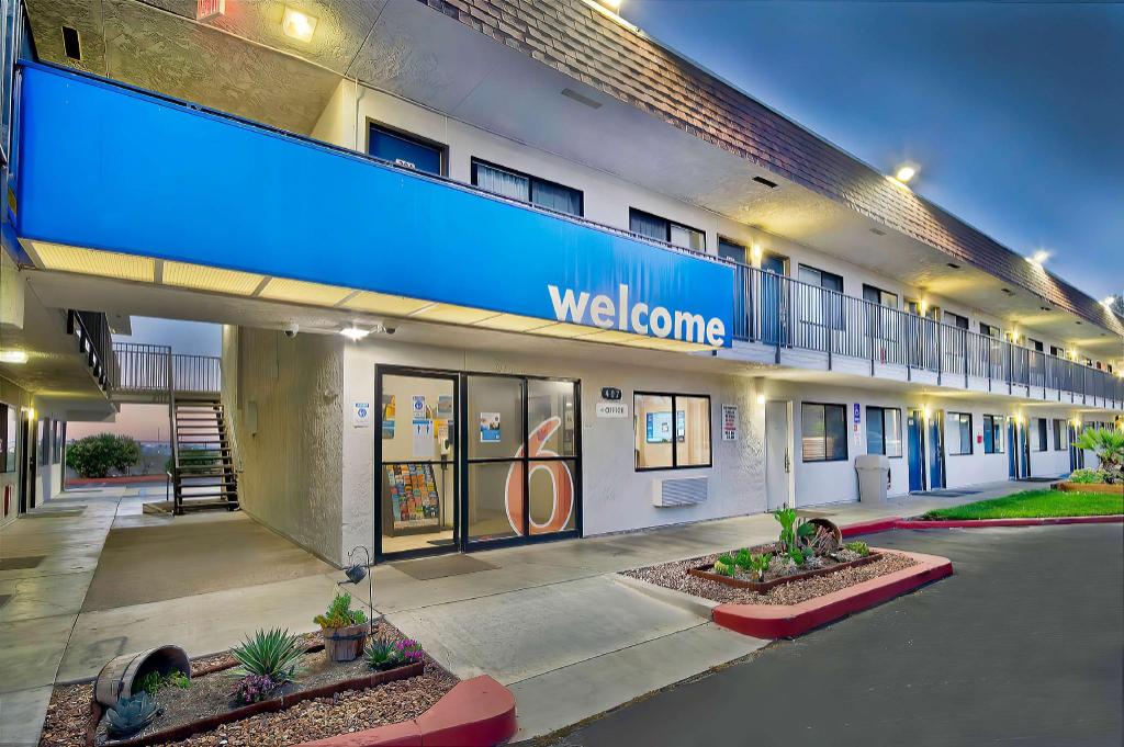 Motel6 Palmdale, CA in PALMDALE - CA